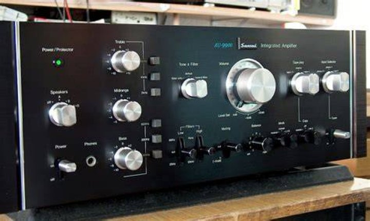 What are the features of the Sansui AU-9900?